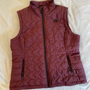 The North Face women’s vest size XXL, excellent condition